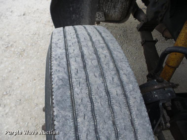 image for item K6279 1997 Ford LNT8000 truck cab and chassis