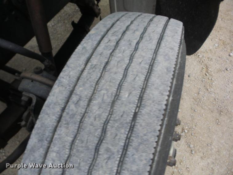 image for item K6279 1997 Ford LNT8000 truck cab and chassis