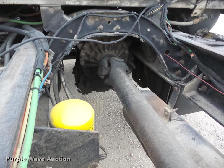 image for item K6279 1997 Ford LNT8000 truck cab and chassis