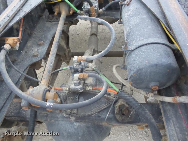 image for item K6279 1997 Ford LNT8000 truck cab and chassis