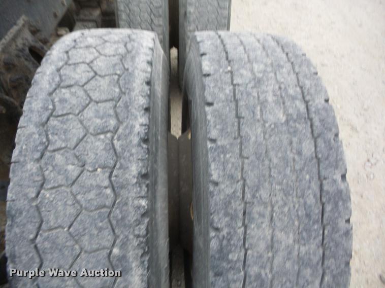 image for item K6279 1997 Ford LNT8000 truck cab and chassis