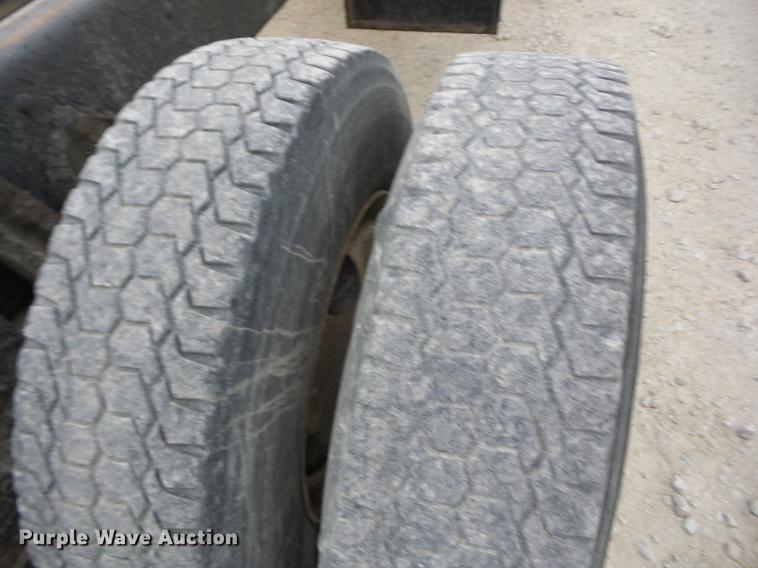 image for item K6279 1997 Ford LNT8000 truck cab and chassis