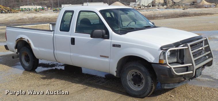 image for item L5651 2004 Ford F250 Super Duty SuperCab pickup truck