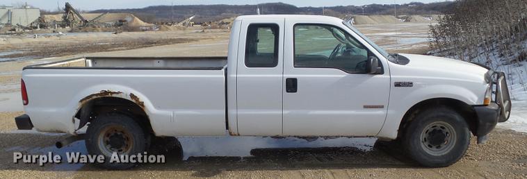 image for item L5651 2004 Ford F250 Super Duty SuperCab pickup truck