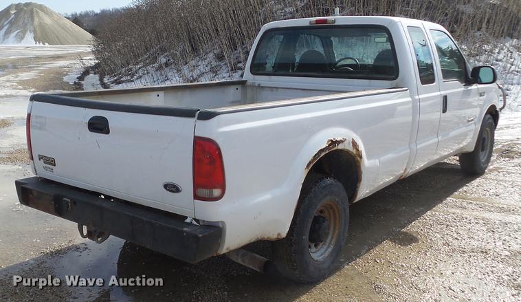 image for item L5651 2004 Ford F250 Super Duty SuperCab pickup truck