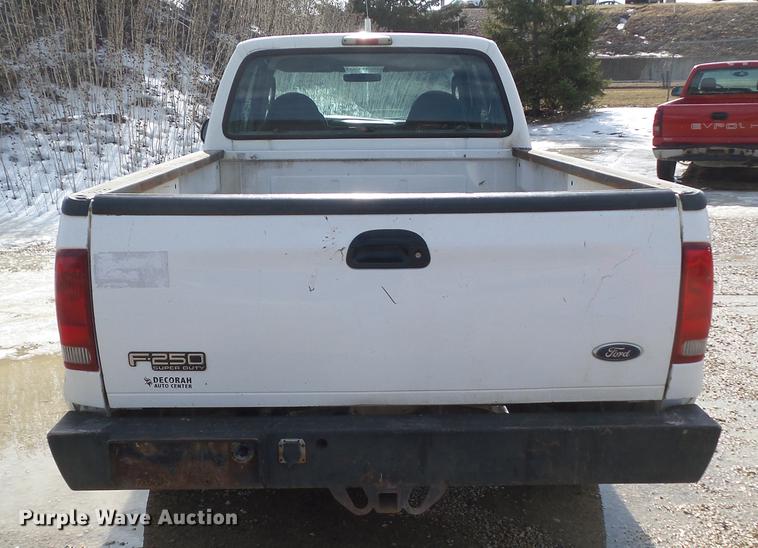 image for item L5651 2004 Ford F250 Super Duty SuperCab pickup truck