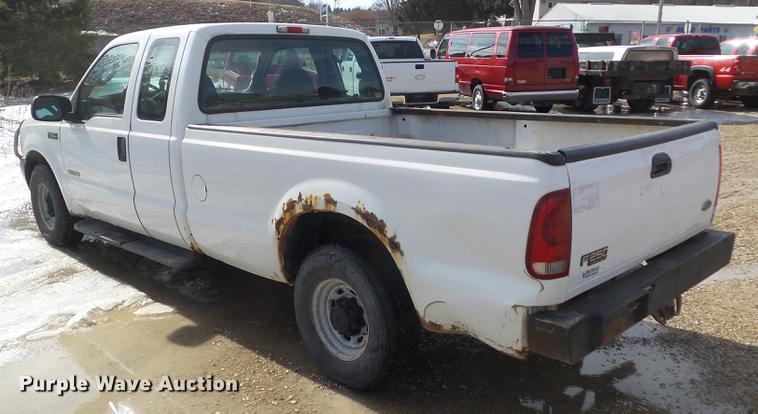 image for item L5651 2004 Ford F250 Super Duty SuperCab pickup truck