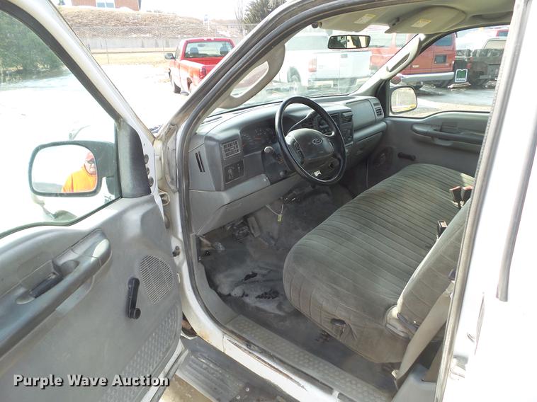 image for item L5651 2004 Ford F250 Super Duty SuperCab pickup truck