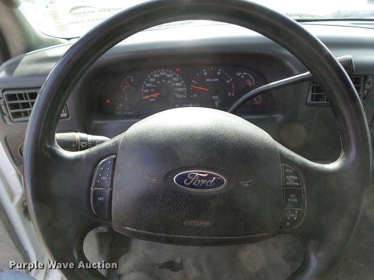 image for item L5651 2004 Ford F250 Super Duty SuperCab pickup truck