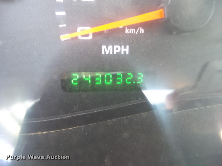 image for item L5651 2004 Ford F250 Super Duty SuperCab pickup truck