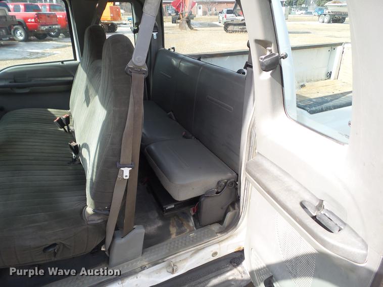 image for item L5651 2004 Ford F250 Super Duty SuperCab pickup truck