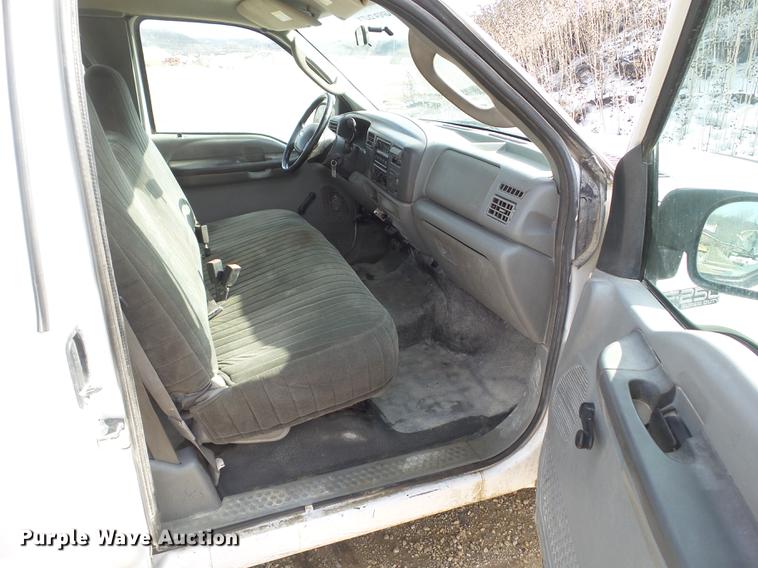 image for item L5651 2004 Ford F250 Super Duty SuperCab pickup truck