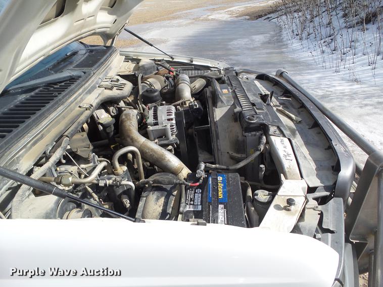 image for item L5651 2004 Ford F250 Super Duty SuperCab pickup truck