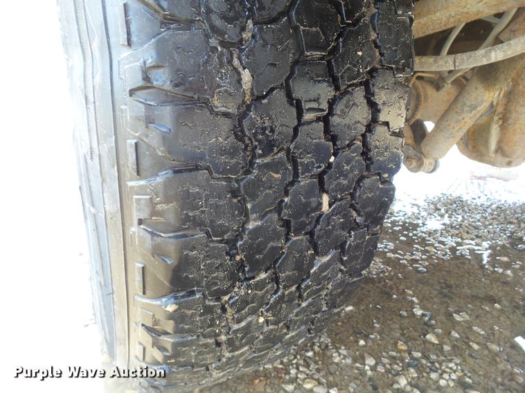 image for item L5651 2004 Ford F250 Super Duty SuperCab pickup truck