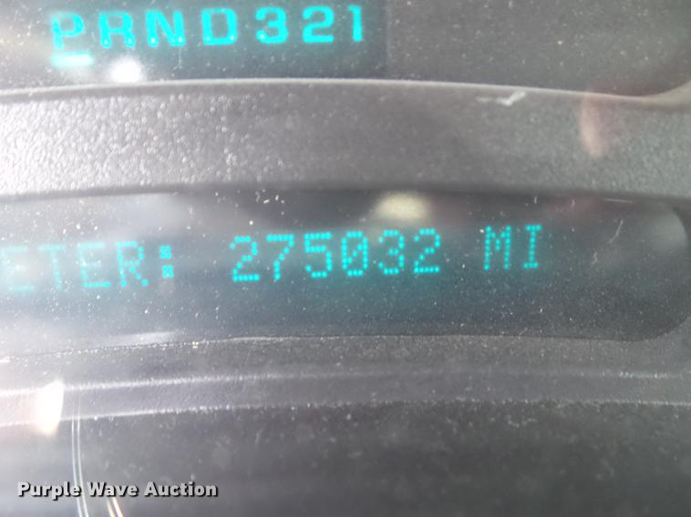 image for item L5652 2004 Chevrolet Silverado 1500 pickup truck