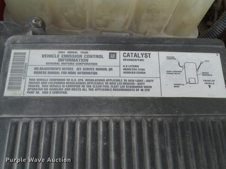 image for item L5652 2004 Chevrolet Silverado 1500 pickup truck