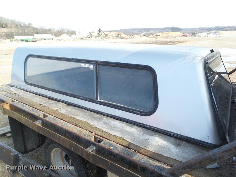 image for item L5652 2004 Chevrolet Silverado 1500 pickup truck