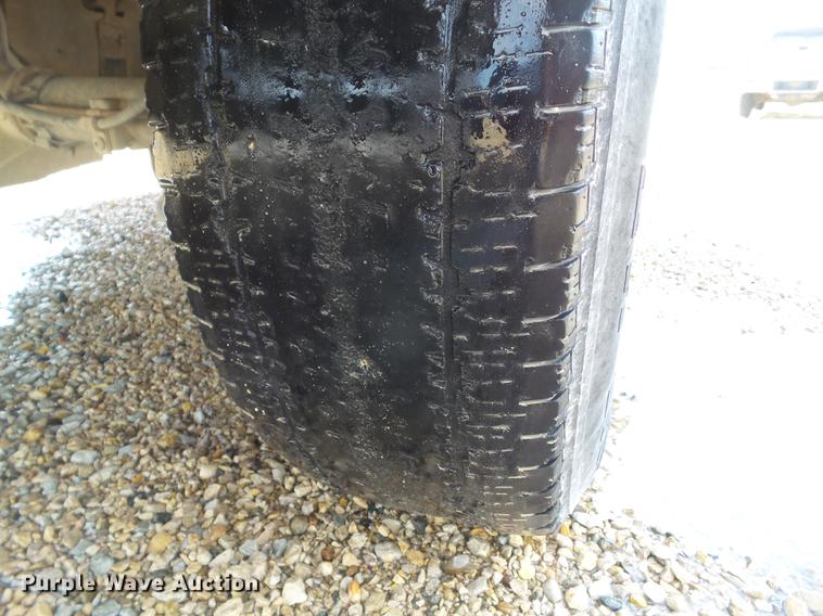 image for item L5652 2004 Chevrolet Silverado 1500 pickup truck