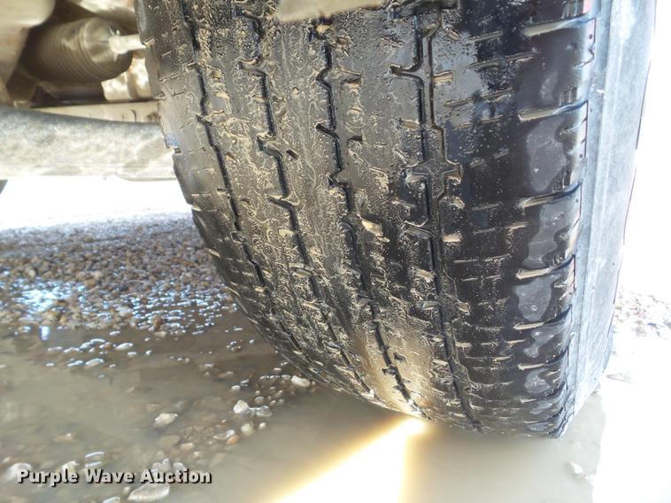 image for item L5652 2004 Chevrolet Silverado 1500 pickup truck