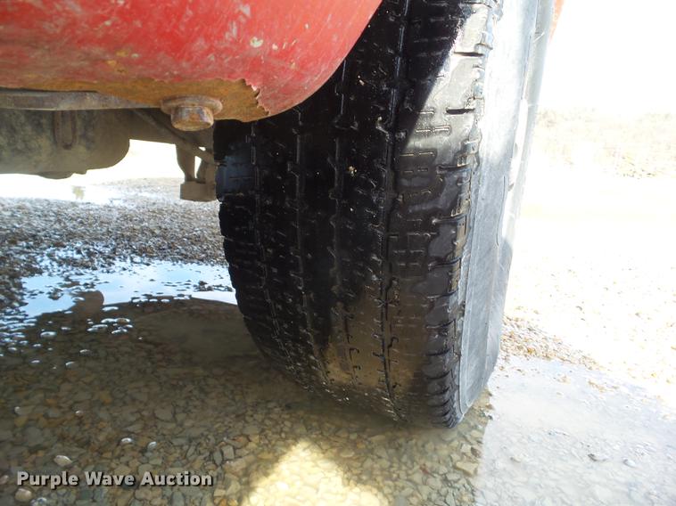 image for item L5652 2004 Chevrolet Silverado 1500 pickup truck