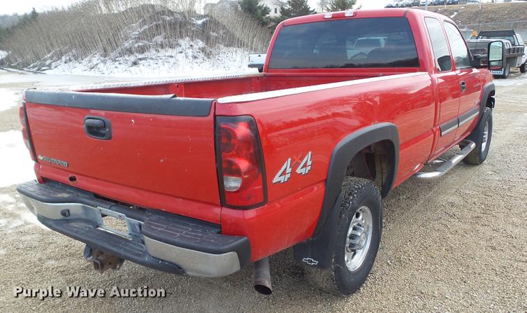 image for item L5656 2007 Chevrolet Silverado 2500HD Ext. Cab pickup truck