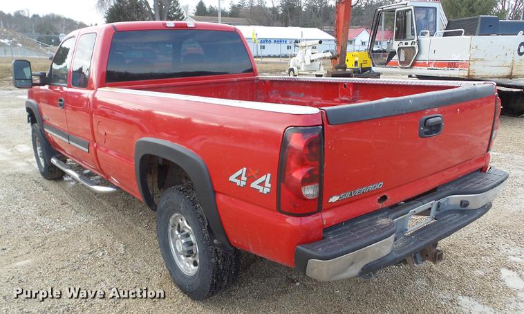 image for item L5656 2007 Chevrolet Silverado 2500HD Ext. Cab pickup truck