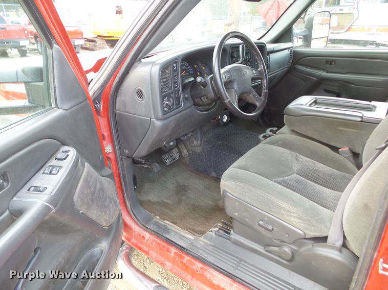 image for item L5656 2007 Chevrolet Silverado 2500HD Ext. Cab pickup truck