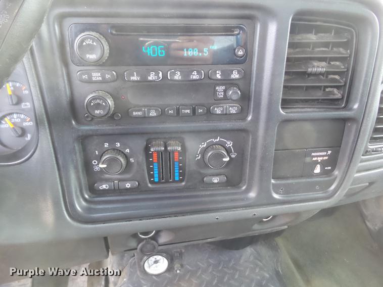 image for item L5656 2007 Chevrolet Silverado 2500HD Ext. Cab pickup truck