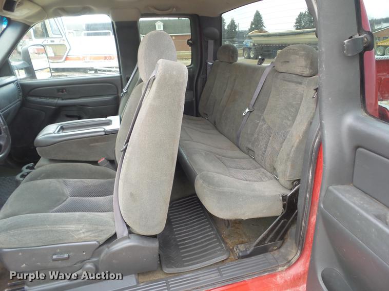 image for item L5656 2007 Chevrolet Silverado 2500HD Ext. Cab pickup truck