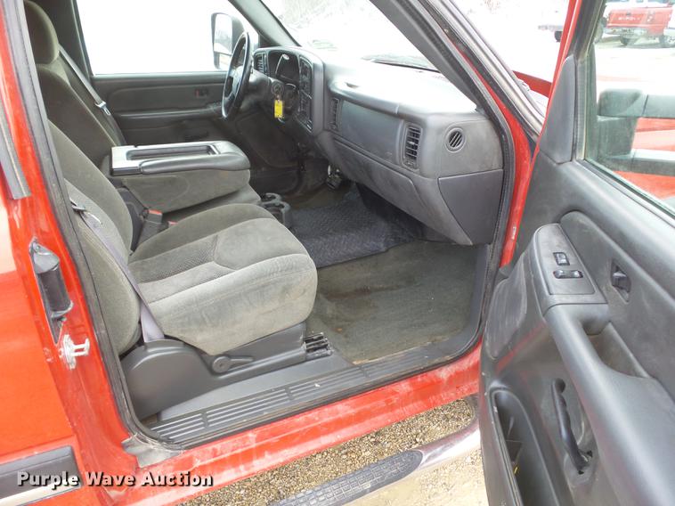 image for item L5656 2007 Chevrolet Silverado 2500HD Ext. Cab pickup truck