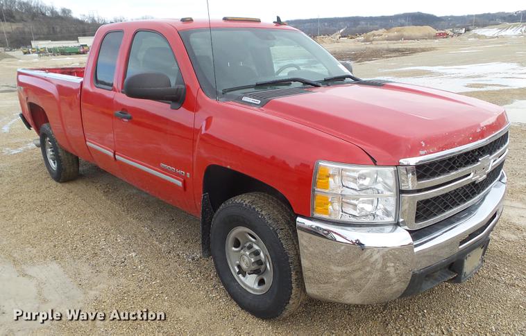 image for item L5657 2008 Chevrolet Silverado 2500HD Ext. Cab pickup truck