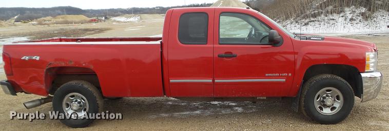 image for item L5657 2008 Chevrolet Silverado 2500HD Ext. Cab pickup truck