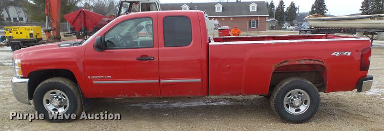 image for item L5657 2008 Chevrolet Silverado 2500HD Ext. Cab pickup truck
