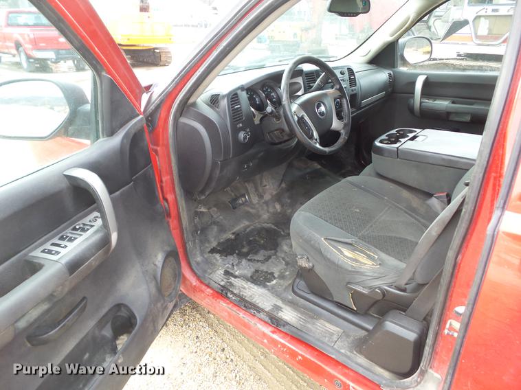 image for item L5657 2008 Chevrolet Silverado 2500HD Ext. Cab pickup truck