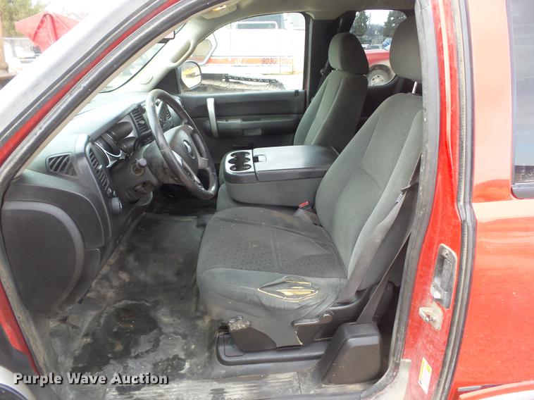 image for item L5657 2008 Chevrolet Silverado 2500HD Ext. Cab pickup truck