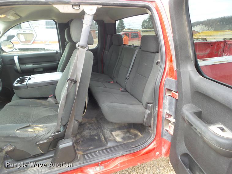image for item L5657 2008 Chevrolet Silverado 2500HD Ext. Cab pickup truck