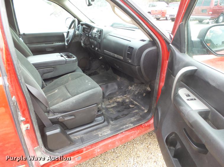 image for item L5657 2008 Chevrolet Silverado 2500HD Ext. Cab pickup truck