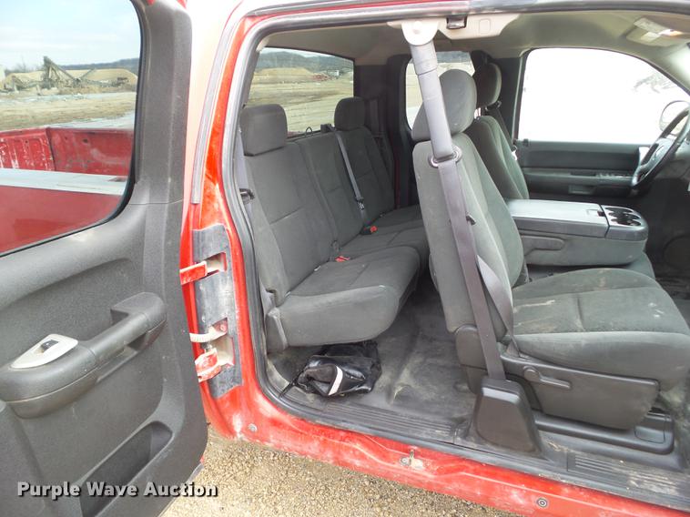 image for item L5657 2008 Chevrolet Silverado 2500HD Ext. Cab pickup truck
