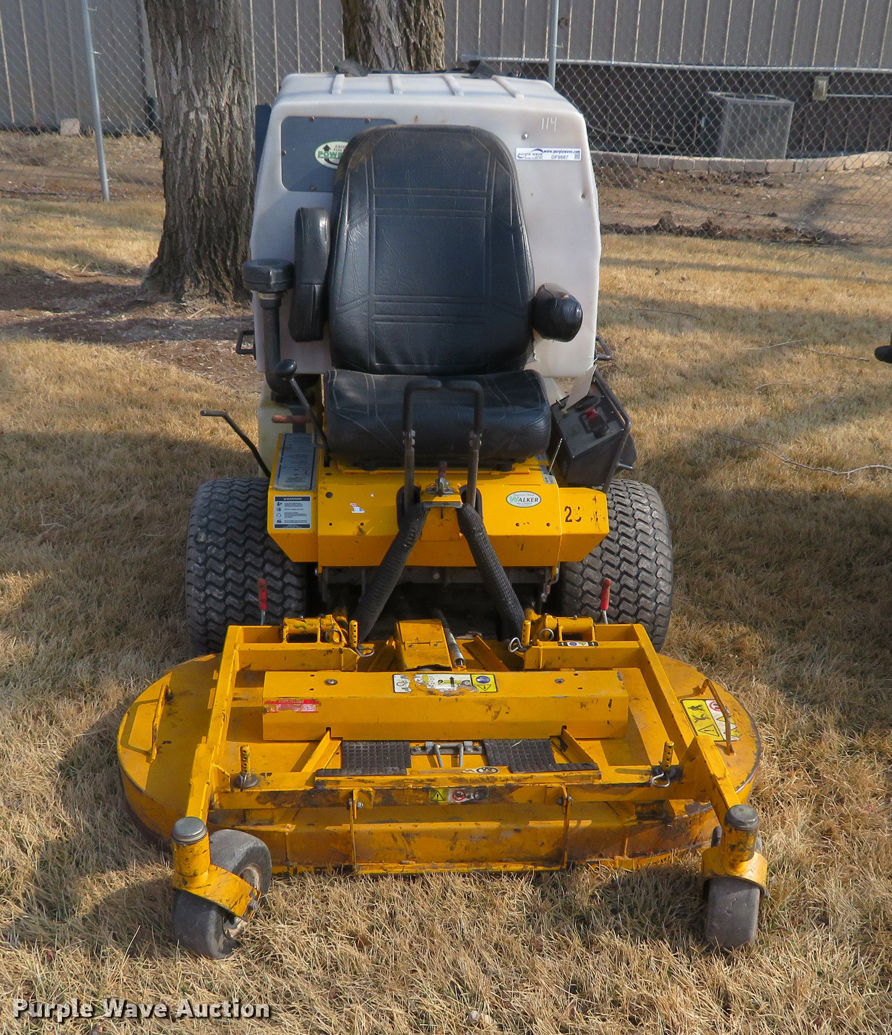 Walker MTGHS ZTR lawn mower in Andover, KS Item DF9887 sold Purple Wave
