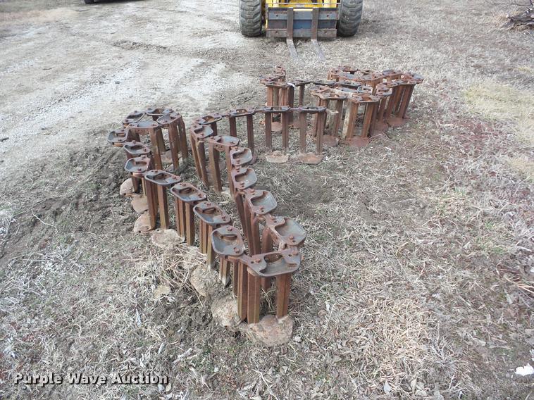 image for item AY9591 Steel skid steer tracks