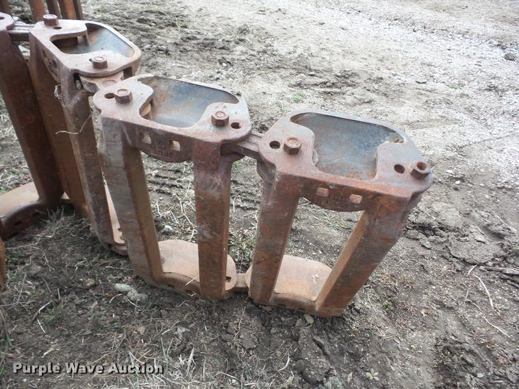 image for item AY9591 Steel skid steer tracks