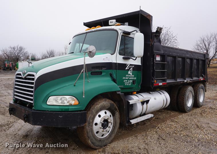 image for item DB0457 2002 Mack CX613 dump truck