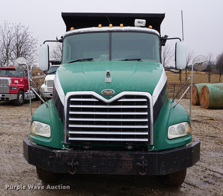 image for item DB0457 2002 Mack CX613 dump truck