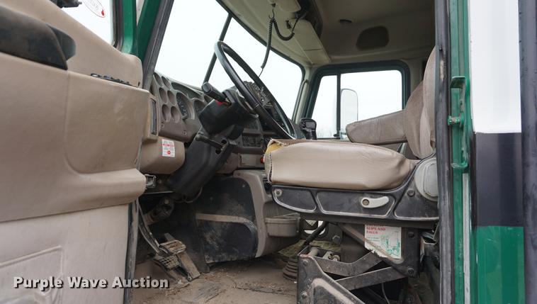 image for item DB0457 2002 Mack CX613 dump truck