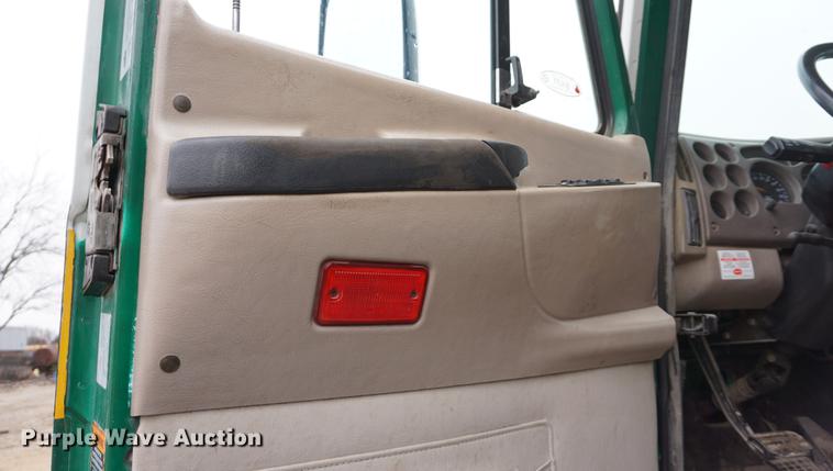 image for item DB0457 2002 Mack CX613 dump truck