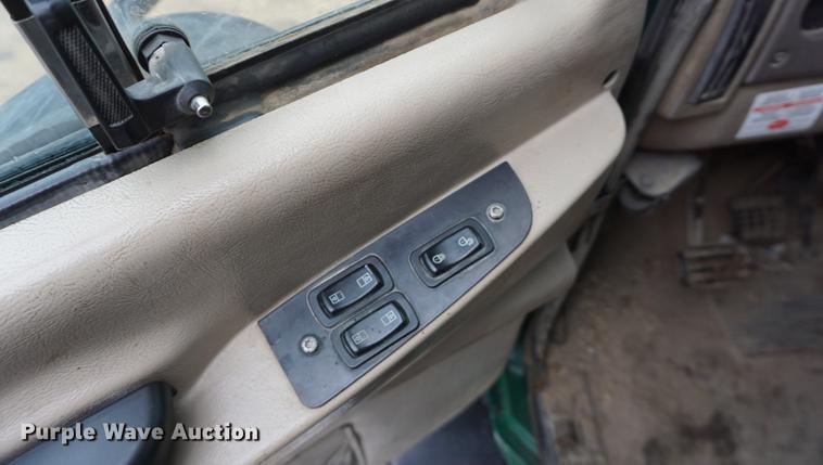 image for item DB0457 2002 Mack CX613 dump truck