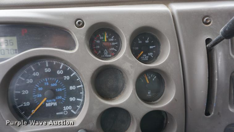 image for item DB0457 2002 Mack CX613 dump truck