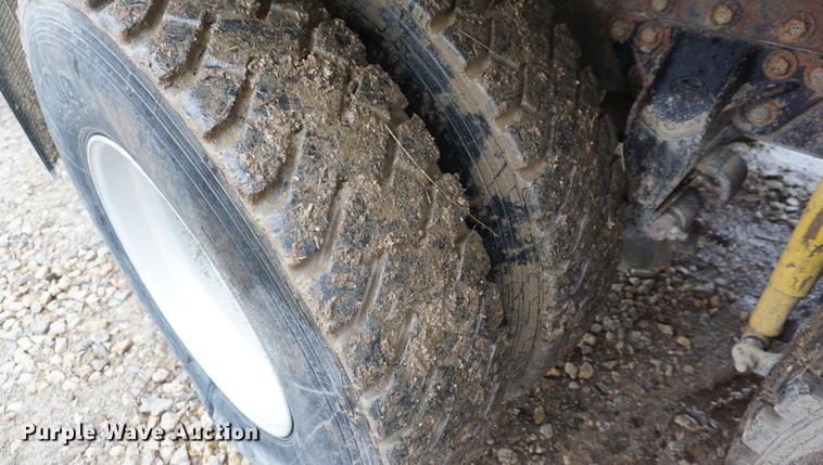 image for item DB0457 2002 Mack CX613 dump truck