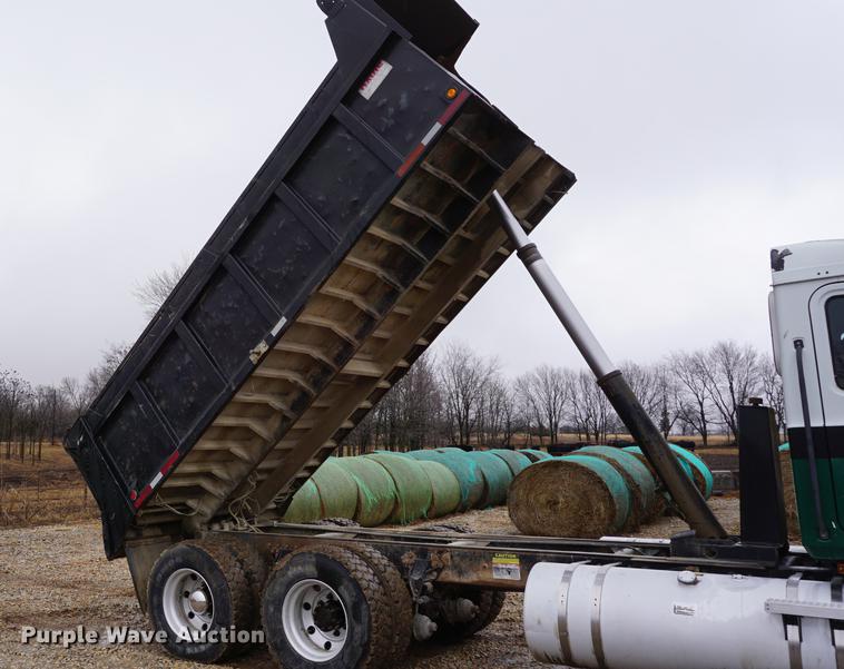 image for item DB0457 2002 Mack CX613 dump truck