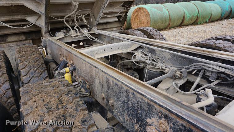 image for item DB0457 2002 Mack CX613 dump truck